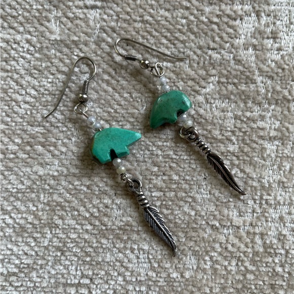 Zuni Bear Silver Tone Feather Dangle Earrings Hook Closure - Picture 3 of 4